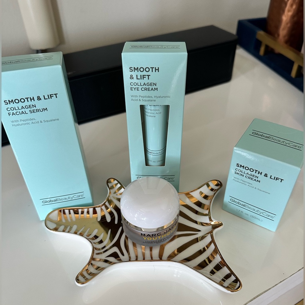 BUNDLE MARC JACOBS AND Global Beauty Care Smooth & Lift Skincare Set